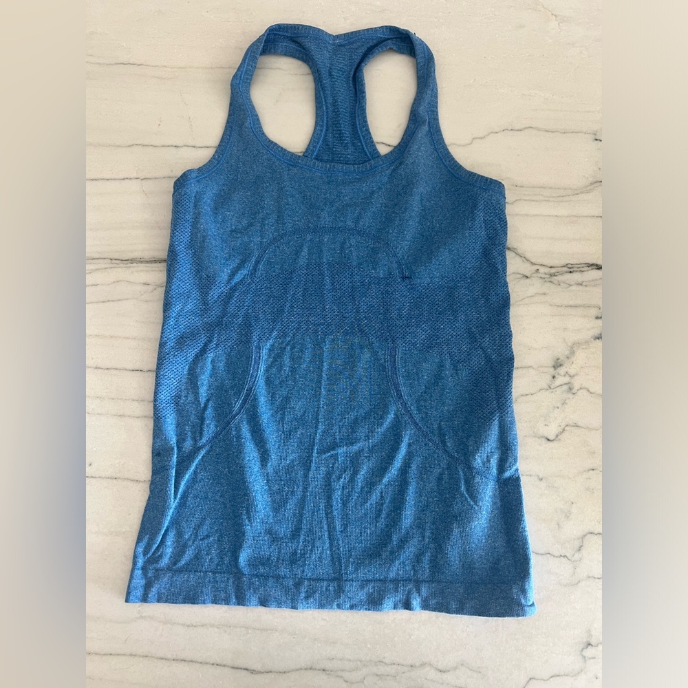 Lululemon swiftly tech racerback tank top. Hip length. Blue